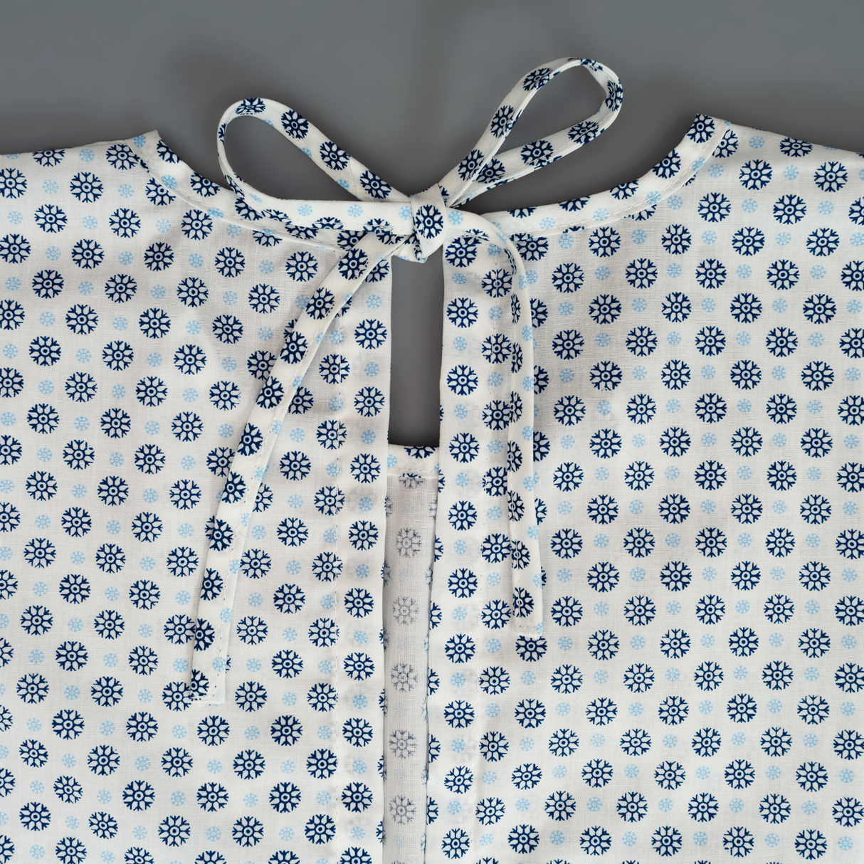 Camisa paciente amarrada atrás pack de 5 unidades