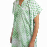 Camisa paciente abierta a los lados estampado gato verde pack de 5 unidades